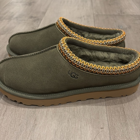 Women’s UGG Tasman Slipper- New, NEVER WORN!! Size 8 - Picture 2 of 4